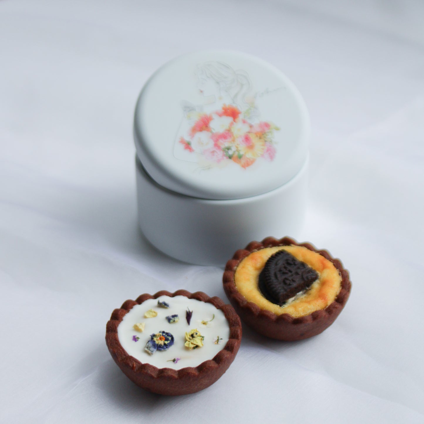【クッキークリームタルト2個入り】贈り物に最適_小さなお花のタルト<ミニ缶>~ roku。